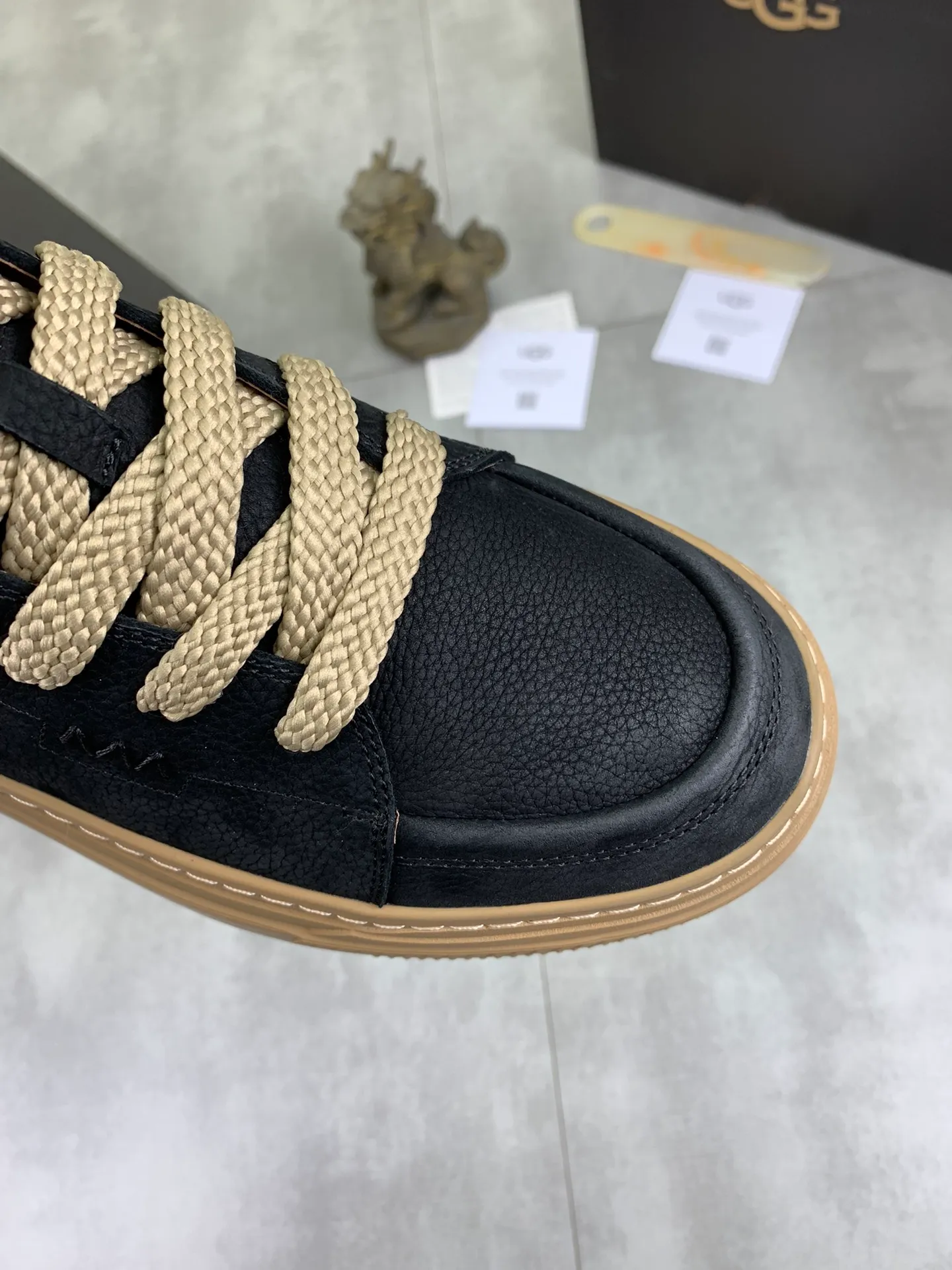 Men's Men's Shoes P620 [New Style] 💰 🆘 "Real Wool" [UGG] 👉 Popular men's shoes official website synchronization 🔰 Genuine quality [proud] is not comparable to the imitations in the general market 🌀 The upper is imported Italian frosted cowhide, and the lining: foot pad 🅰️ grade 🐑 real wool 👻 Only Grade A can show the effect The hand feels smooth and delicate 🔱The shoe shape is grand, only genuine factories can achieve it 🎄The perfect toughness of the original outsole 👻⬛️ allows customers to bid farewell to one-time consumption. Real wool lining, super warm. 4⃣️Color options available Size: 38-44